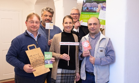 Weihnachtstüten und Lebensmittelpakete