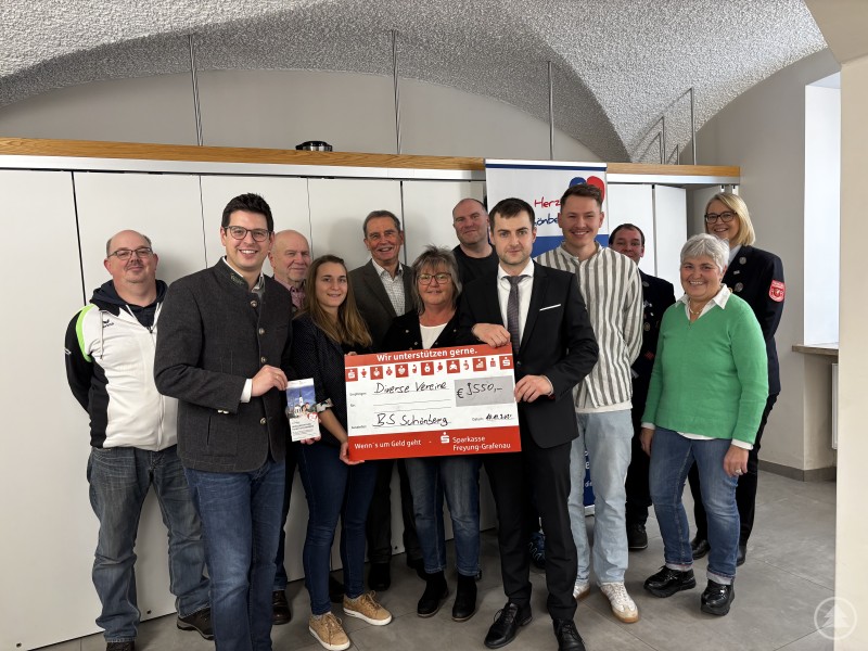 Bürgerstiftung Markt Schönberg, Weihnachtsausschüttung, Spenden, soziale Projekte, Seniorenarbeit, Kulturforum Schönberg, Schlossschützen Eberhardsreuth, Rehkitz-Rettung, Jugendfeuerwehren, Sportvereine, Bürgermeister Martin Pichler, Stiftungsvermögen, Gemeinwohl Bürgerstiftung_2024_Schönberg.jpeg