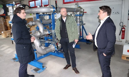 „Überall wo Glas ist, sind wir dabei!“ – UAS Viechtach begrüßt MdL Dr. Ebner