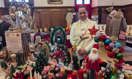 „Handgmochts“ im Deggendorfer Wahrzeichen: Wo filigrane Weihnachtsschätze verzaubern