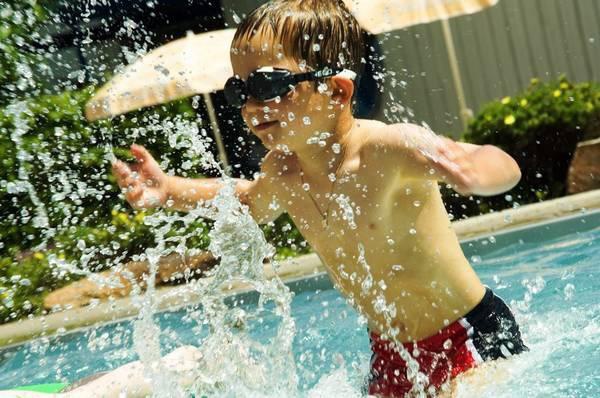 Flyer/Grafik zum Event: Schwimmbadfest im "EBS" Erlebnisbad Schönberg am Fr., 29.07.2016 von 14:30 bis 23:00 Uhr