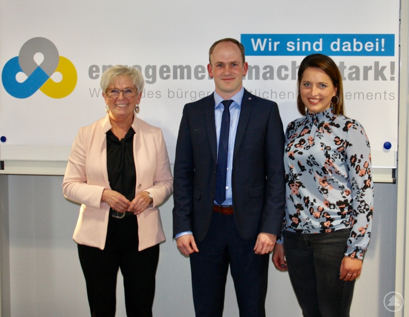 Gemeinsam gestalteten Regens Landrätin Rita Röhrl, Referent Ludwig Wenzl und Projektbetreuerin Maria Schneider den Infoabend zum Thema Vereinsrecht.