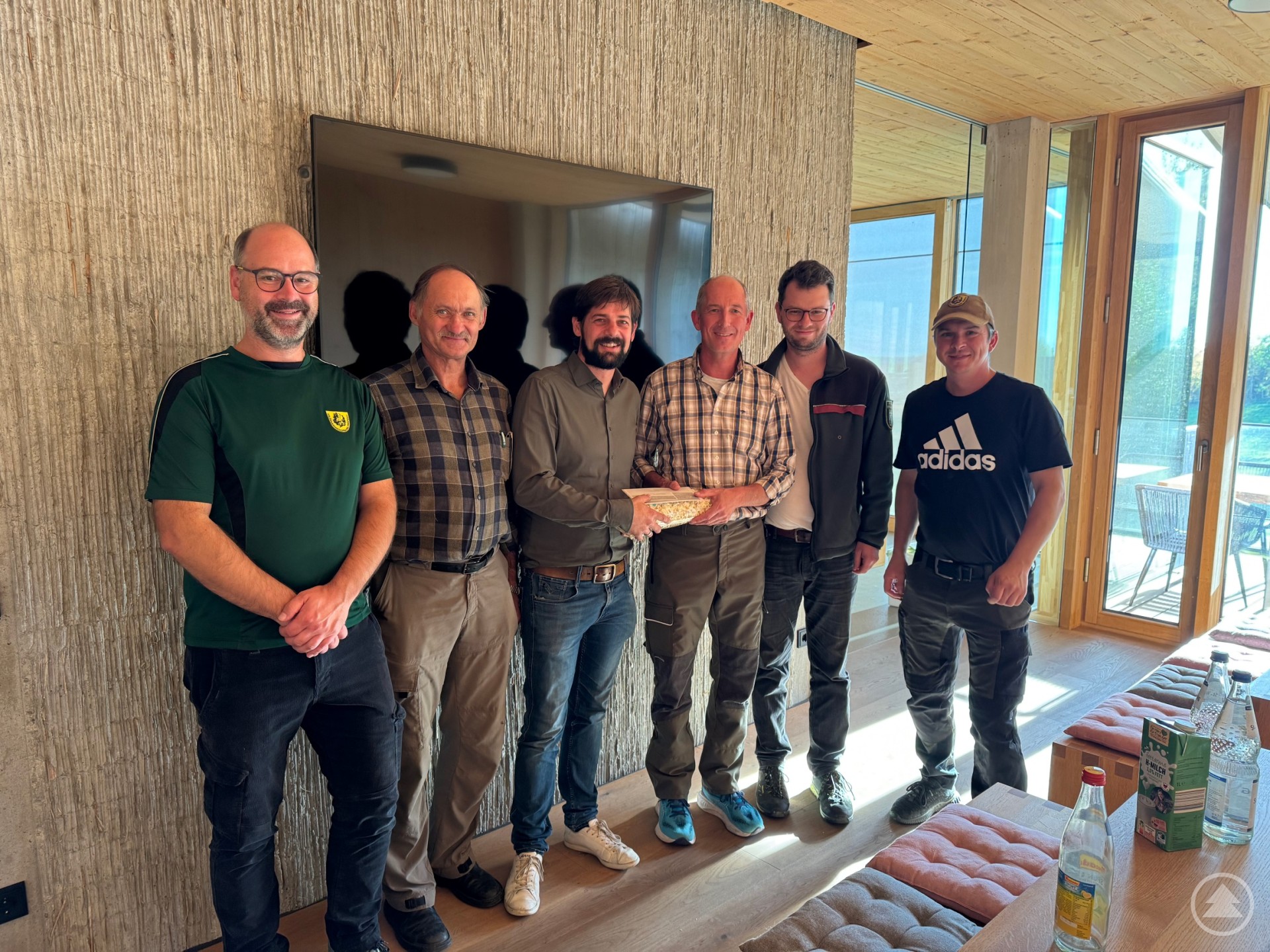 v.l.: Martin Horn (GF, WBV Passau), Karl Friedl (GF, WBV Passau), Wolfgang Jodlbauer (WBV-Vorsitzender), Christian Fischer (Forstamtsrat, AELF), Andreas Reis (Forstamt-mann, AELF), Matthias Gibis (Mitarbeiter WBV Passau);