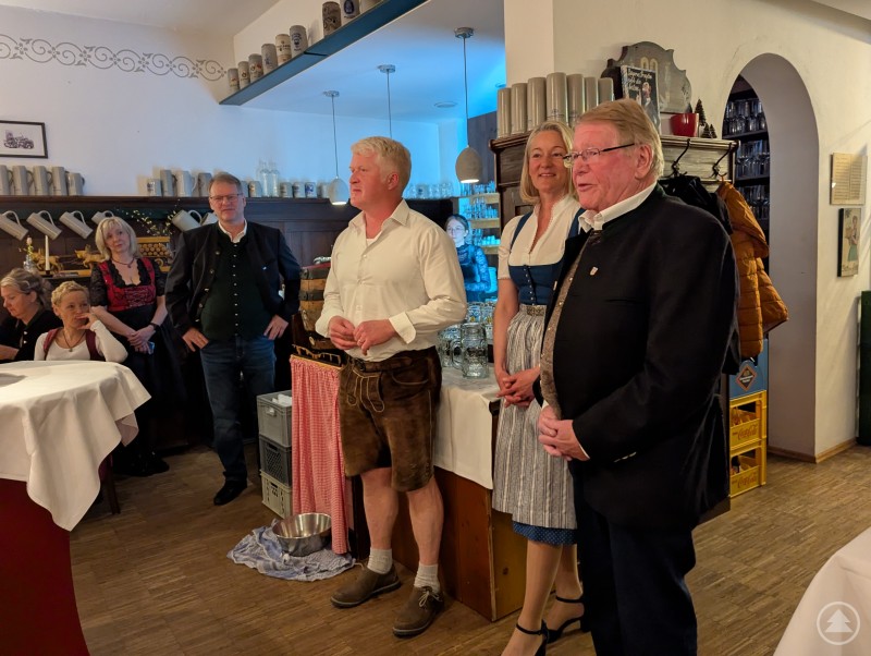 Robert und Linda Vitti begrüßen gemeinsam mit Deggendorfs 2. Bürgermeister die Gäste