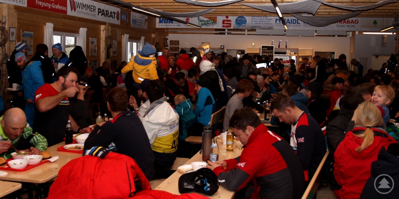 Die Damen hinter dem Tresen haben tagtäglich alle Hände voll zu tun.