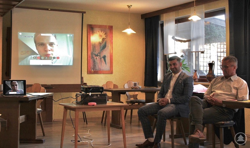 Im digitalen Zeitalter längst angekommen: Martin Hagen, FDP-Fraktionsvorsitzender im Bayerischen Landtag, war per Video zugeschaltet.