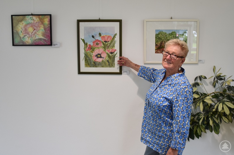Mathilde Faulhaber, die Künstlerin präsentiert einen Teil Ihrer Werke derzeit im Neurologischen Zentrum des Bezirksklinikums Mainkofen.