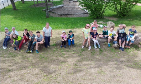 Die Blühwiese macht den Schulgarten komplett