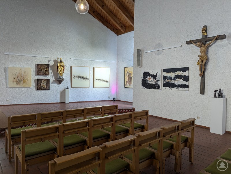 Abstrakte Kunst in der St. Erasmus Kirche