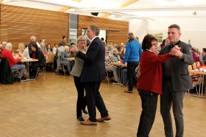 Senioren tanzten in der Arberlandhalle