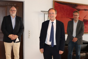 Rudolf Helmhagen stellt sich als neuer Landgerichtspräsident bei OB Dupper vor