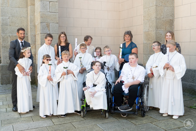 Die Kommunionkinder 2022 von der Caritasschule St. Elisabeth.