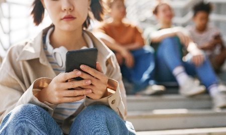 Digitale Welten: Wie Erwachsene das Mediennutzungsverhalten von Jugendlichen verstehen und unterstützen können