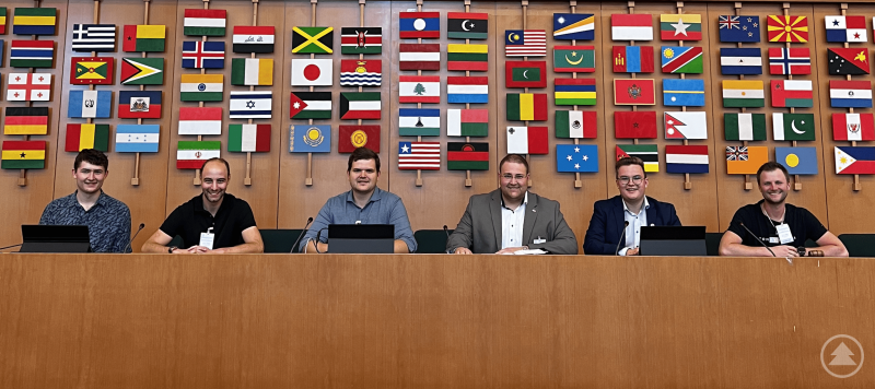 Informationsbesuch bei der Ernährungs- und Landwirtschaftsorganisation der Vereinten Nationen (FAO): (von links nach rechts) Michael Scherzer, Dr.-Ing. Sebastian Weber, Martin Höppler, FRG-Kreisvorsitzender  Christoph Weishäupl, REG-Kreisvorsitzender Michael Süß und Johannes Kainz im 