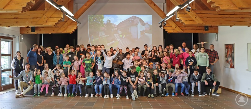 Dutzende, vor allem junge Statisten halfen, das Museum ins rechte Licht zu setzen – und durften sich nach dem Dreh gleich erste Szenen auf der Kinoleinwand anschauen.