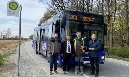Mit der VSL-Buslinie 25 zum Tiergarten –  Verantwortliche erinnern bei einem gemeinsamen Termin noch  einmal an die Möglichkeit, mit dem ÖPNV zum Tiergarten zu kommen
