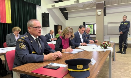 Vertrag zur grenzüberschreitenden Zusammenarbeit von FRG-Feuerwehren mit tschechischen Partnerwehren feierlich unterzeichnet