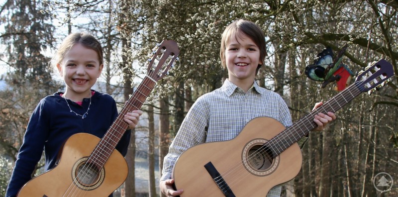 Gitarristen Miriam Hüsken und Fabian Lemmerich 24-02-11 Regionalwettbewerb Jugend musiziert - Miriam und Fabian.jpg