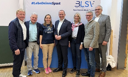 Mehr als 100 Ehrenamtliche aus Sportvereinen informieren sich aus erster Hand