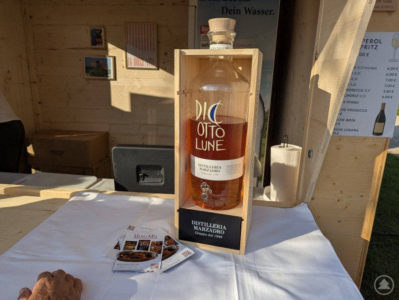 Die vielen italienischen Spezialitäten machten die Feier zu einem Fest der Sinne Italienischer Grappa in der Flasche