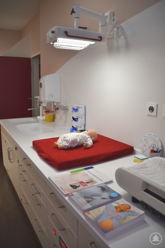 Das Hebammen-Team präsentierte stolz die neuen Kreißsäle und die Entspannungswanne beim Tag der offenen Tür.