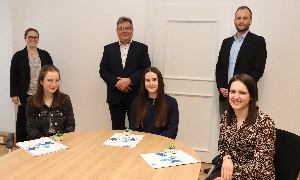 Caritas gratuliert den neuen Kauffrauen für Büromanagement