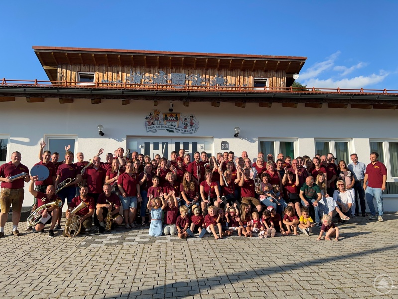 Zum 20. Vereinsheimjubiläum im 50. Jubiläumsjahr des MHV wurde eine Zeitkapsel mit Zeichnungen und Bildern von Kindern, aktuellen Themen und Nachrichten an die zukünftigen Vereinsmitglieder vergraben.