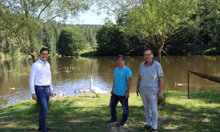 Campingplätze sind unverzichtbar für regionalen Tourismus – MdL Stefan Ebner und Bürgermeister Franz Wittmann zu Besuch am Campingplatz Höllensteinsee