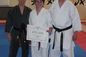 Karate-Trainerin aus Grafenau erreicht mit Disziplin und Entschlossenheit Schwarzgurt