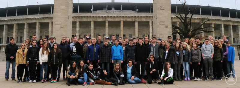 Kurz vor der Heimfahrt noch ein Gruppenfoto vor dem geschichtsträchtigen Olympiastadion