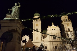 Beleuchtung für Max-Denkmal am Domplatz