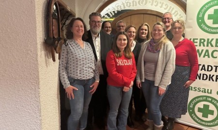 Anerkennung und Lob f&uuml;r ehrenamtliche Schulweghelfer in Passau-Grubweg