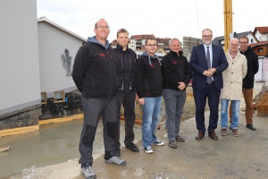 Freiwillige Feuerwehr Grubweg erweitert: Oberbürgermeister besichtigt Baustelle