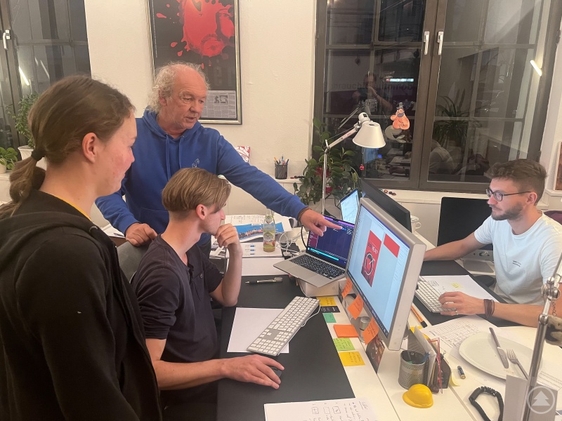 Besuchergruppen erkundeten die „Lange Nacht der Wirtschaft“ im Landkreis Freyung-Grafenau.