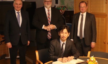 Japanischer Generalkonsul zu Gast bei  Oberbürgermeister Jürgen Dupper