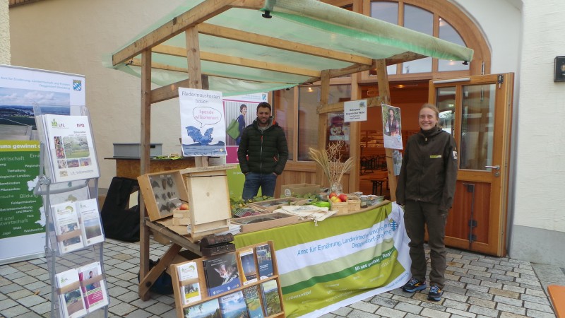 Flyer/Grafik zum Event: Obst- und Bauernmarkt Lalling am Kirchweihsonntag am So., 19.10.2025 von 09:00 bis 16:00 Uhr