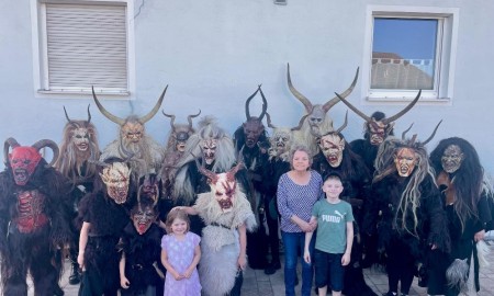 Ein besonderer Geburtstagswunsch von Mila aus Alkofen ging mit den Perchten in Erfüllung