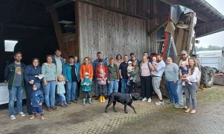 Adoptivfamilien erleben gemeinsamen Nachmittag auf dem Bauernhof