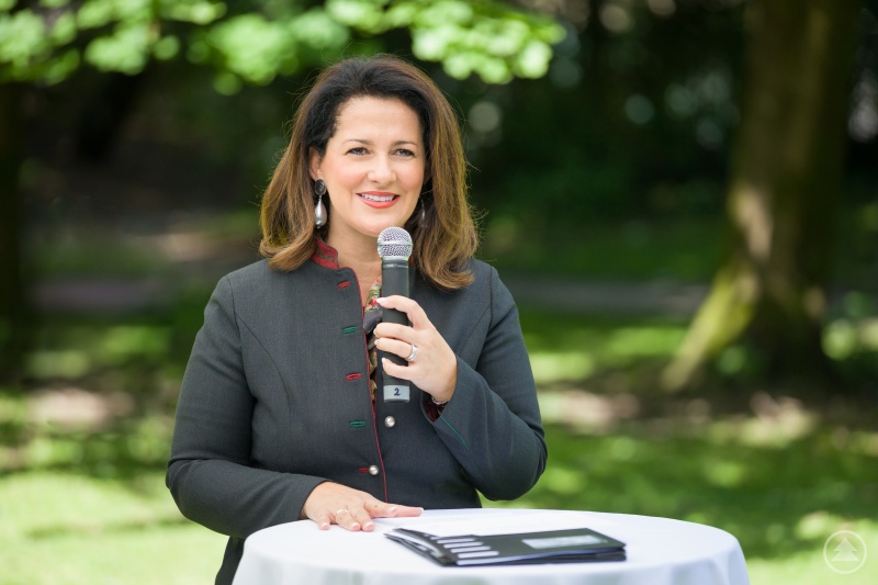 Die Bayerische Staatsministerin Michaela Kaniber würdigte das