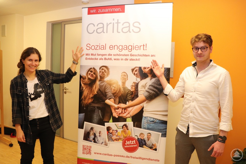 Anderen helfen und sich selbst entdecken. Elisabeth Schachner und Fritz Müller von der Caritas laden zum Bundesfreiwilligendienst ein.