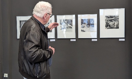 Ernst Herrmann begeistert mit seiner Künstlerführung durch das analoge Handwerk
