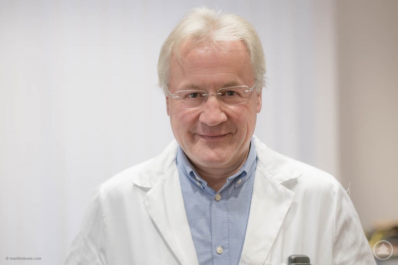 Univ. Prof. Dr. Rainald Seitelberger, Vorstand der Klinik für Herzchirurgie, Gefäßchirurgie und Endovaskuläre Chirurgie des Universitätsklinikums Salzburg referiert im Rahmen der GER-i-MED Vortragsreihe im Kurhaus Freyung.