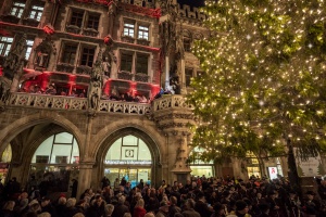 Christbaum für den Münchner Christkindlmarkt offiziell übergeben