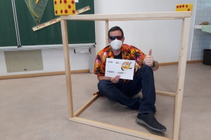 Mit Hund und Handy durch das Schulhaus