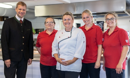 Bezirk Niederbayern macht Fortschritte bei Umstellung auf regionale und biologische Ernährung