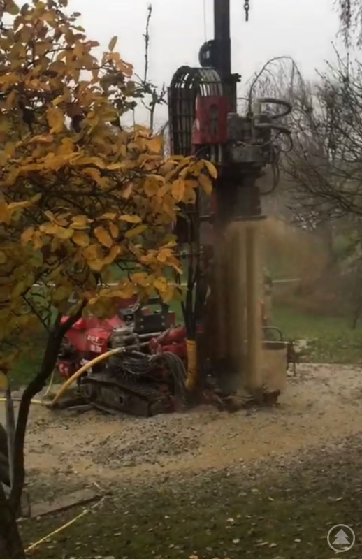 Eine Bohrung, nachdem Hermann Peter Wasser lokalisiert hatte.