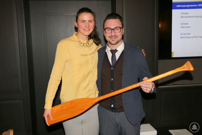 Past Präsidentin Magdalena Gruber übergibt das Ruder an den neuen Präsidenten Fabian Schremmer.