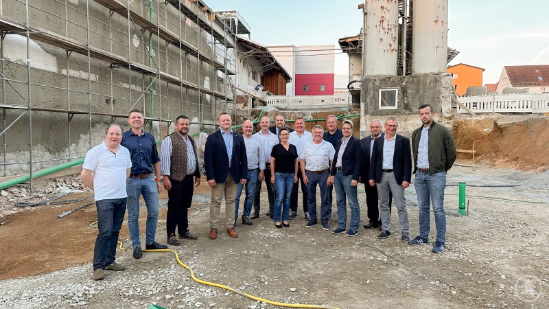 Die Mitglieder der Mittelstandsunion Freyung-Grafenau informieren sich zum Bauvorhaben bei Lang Bräu Freyung.