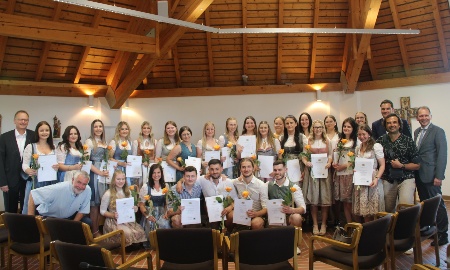 19 Staatspreise für die Pflegekräfte der Kliniken Am Goldenen Steig