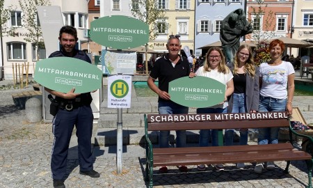 Schärdinger Mitfahrbankerl fördern Mobilität und Gemeinschaft